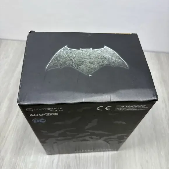 DC Comics BATMAN Finders Keyper Statue ~ Loot Crate DX Exclusive Edition - Picture 16 of 16